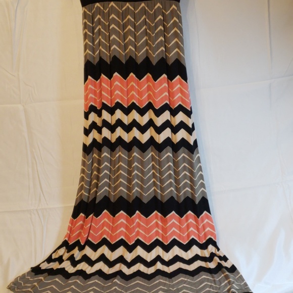 🎁SOLD💟VINTAGE DESIGN HISTORY MAXI DRESS - Picture 3 of 8